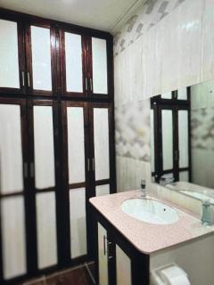 Peaceful and modern family stay - 0