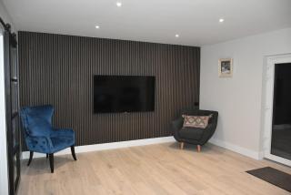 The Lodge New 2 Bedroom 1 Bathroom Luxury House - 0