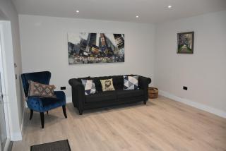 The Lodge New 2 Bedroom 1 Bathroom Luxury House - 9