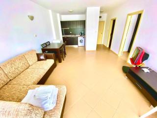 Grand Kamelia Holiday Apartments - 8