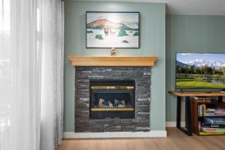 Spacious 2 bedroom condo with breathtaking views - 3