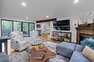 Magical Retreat at the Enchanted Vashon Castle - 4