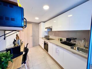 Urban Luxury - Elegant 2 Bedrooms Retreat - 9