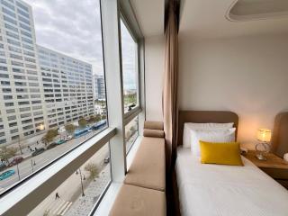Urban Luxury - Elegant 2 Bedrooms Retreat - 6