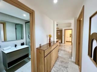 Urban Luxury - Elegant 2 Bedrooms Retreat - 5