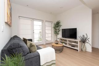 Bright Coastal Apartment Next to Santa Monica Pier - 4