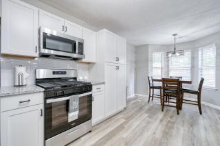 Stylish 4BR Urban Oasis - 3