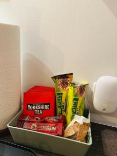 Thors Cave Cabin, Peak District - 5