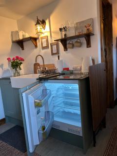 Thors Cave Cabin, Peak District - 6