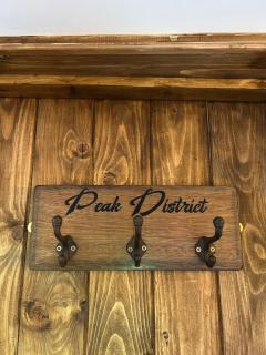 Thors Cave Cabin, Peak District - 8