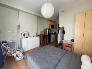 Modern Corner Studio with Balcony - 9