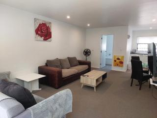 Camellia Court Motel - 2