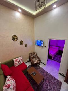 Cozy airconditioned two bedroom apartments شقق فندقية مكيفة للإيجار - 9