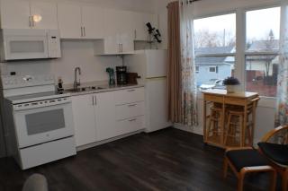 Cozy Modern Suite Near All Amenities - 3