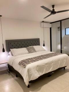 Villa with Pool Steps from the Malecón & Historic - 8