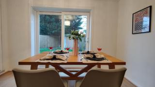 NEW Comfy 3 Bed Home in Shirley, Solihull - Free Parking - Quiet Area - Near Shops - 1