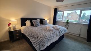 NEW Comfy 3 Bed Home in Shirley, Solihull - Free Parking - Quiet Area - Near Shops - 0