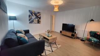 NEW Comfy 3 Bed Home in Shirley, Solihull - Free Parking - Quiet Area - Near Shops - 2