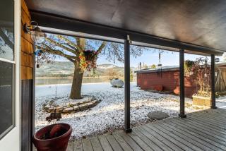 MacArthur Lakefront • Sunroom • Sleeps 6 - 4