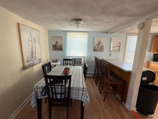 Oakland Beach Cottage - Sleeps up to 4 - 4