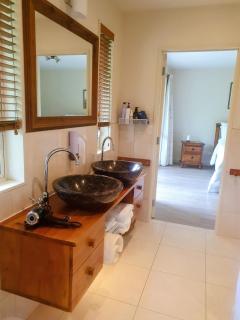 Lily Pad Apartment - 3