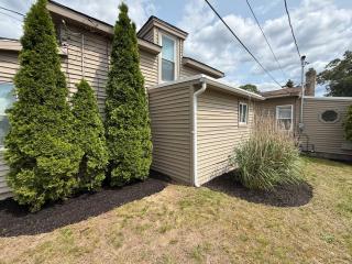 Oakland Beach Cottage - Sleeps up to 4 - 8