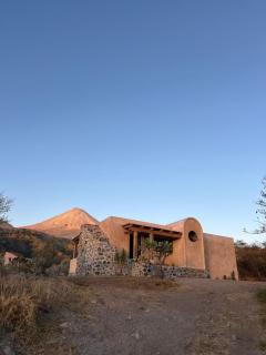 Magma House in front of the Fuego Volcano RanchoSolRosa - 1