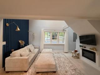 Cozy Waterfront Cottage - Sleeps 4 - 5