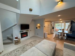 Cozy Waterfront Cottage - Sleeps 4 - 3