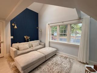 Cozy Waterfront Cottage - Sleeps 4 - 4