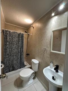 Acogedora Habitación Doble con Baño Exclusivo, Ideal para Descanso y Tranquilidad - 4