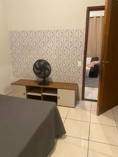 Casa completa com dois quartos e estacionamento grátis - 2