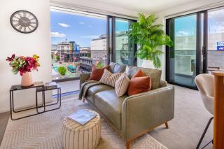 Luxury Apartment with Wraparound Balcony & Carpark - 0