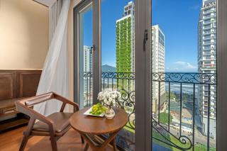 Golden Lotus Hotel Da Nang - Rooftop Bar Sea View - Danang - 9