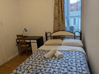 Delightful room near Metro Monk station with Self Check-in - 9