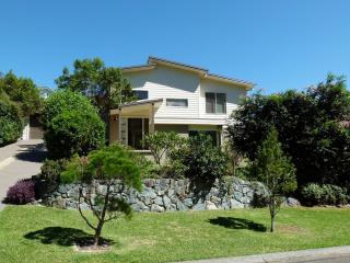 Twilight Breeze - 8 min walk to beach, pets welcome - 8