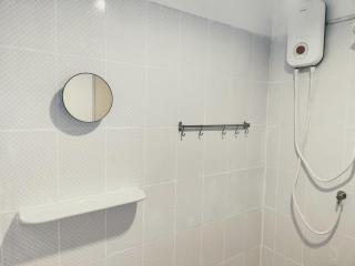 Lumphini 9 Haven Urban Retreat Bright Room - 1