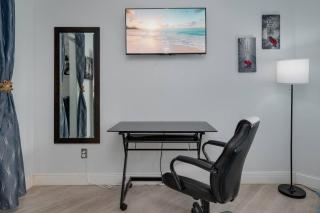 Cozy Golf Condo with 3 Pools, Gym and Just 15 Minutes to Airport - 3