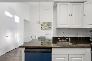 Cozy Apt with Pool, Hot Tub, Golf, Near Downtown - 2