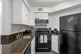 Cozy Apt with Pool, Hot Tub, Golf, Near Downtown - 1