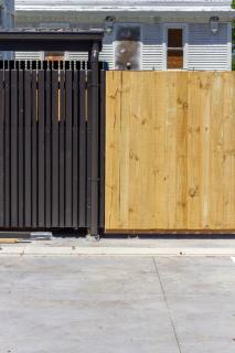 Designer Gated Townhouse, Carpark, Sleeps 6 - 9