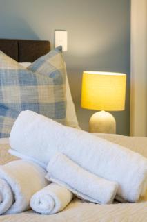 Designer Gated Townhouse, Carpark, Sleeps 6 - 8