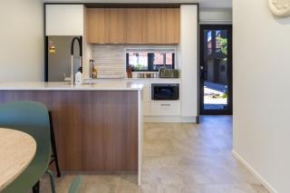 Designer Gated Townhouse, Carpark, Sleeps 6 - 6