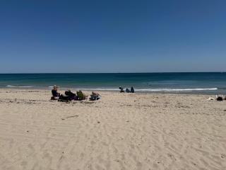 Serenity by the Sea: Stunning Beachfront Studio - 4