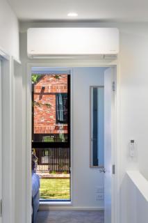 Designer Gated Townhouse, Carpark, Sleeps 6 - 3