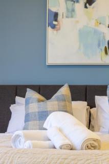 Designer Gated Townhouse, Carpark, Sleeps 6 - 2