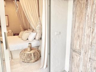 Luxury Balinese Villa, Private Pool Retreat - 2