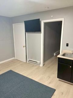 Cosy single-level home with laundry and parking - 4