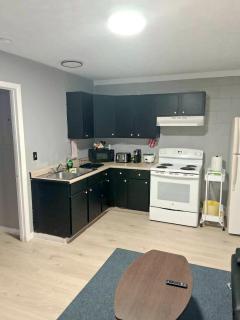 Cosy single-level home with laundry and parking - 0