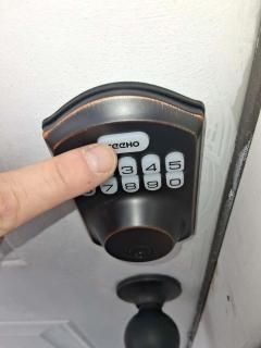 Cosy single-level home with laundry and parking - 1